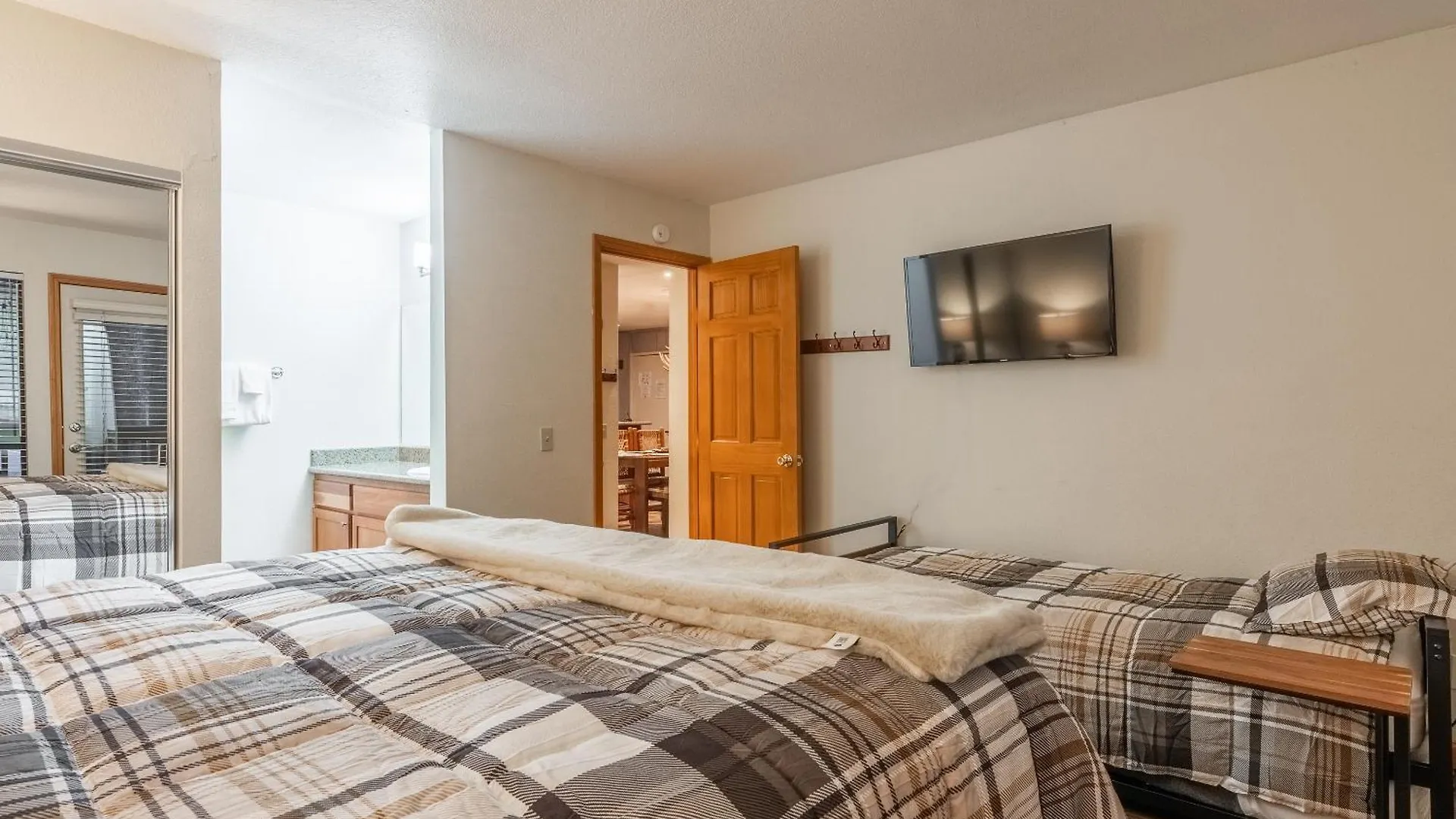 Summit #269 - 2 Bedrm 2 Bathrm Condo - Walk To Eagle Lodge Lifts Mammoth Lakes Holiday home